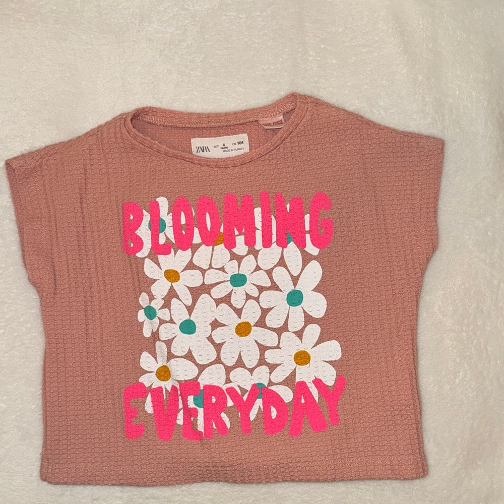 ZARA Pink Short-Sleeve Graphic Tee with Floral 'Blooming Everyday' Print
